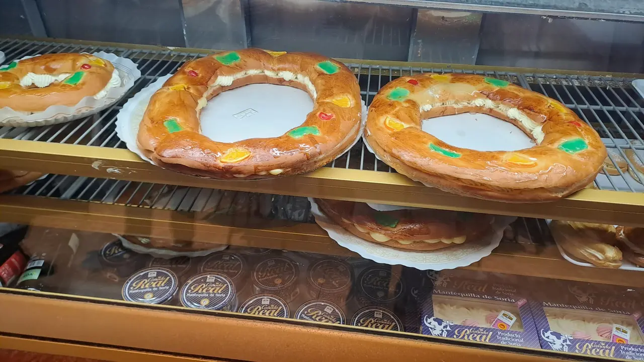 ROSCON EN PASTELERÍA ANGELINES DE SAN LEONARDO 2