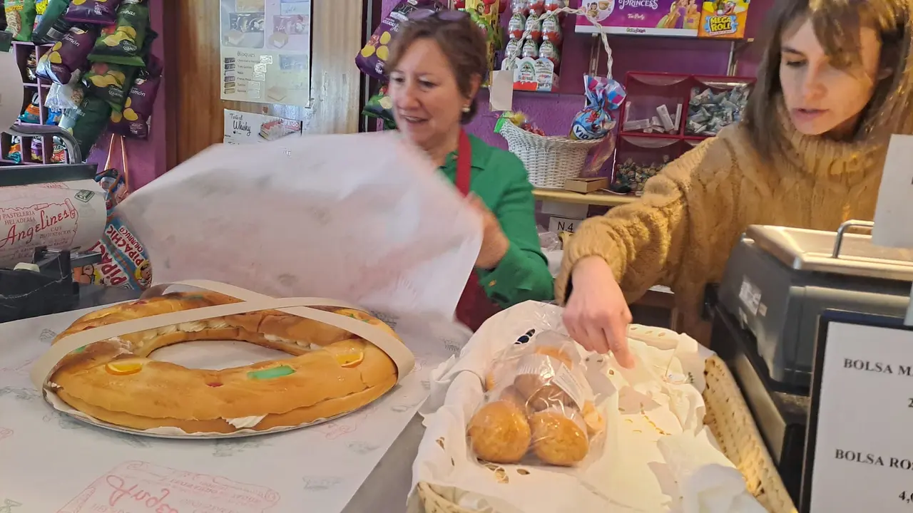 ROSCÓN EN PASTELERÍA ANGELINES DE SAN LEONARDO