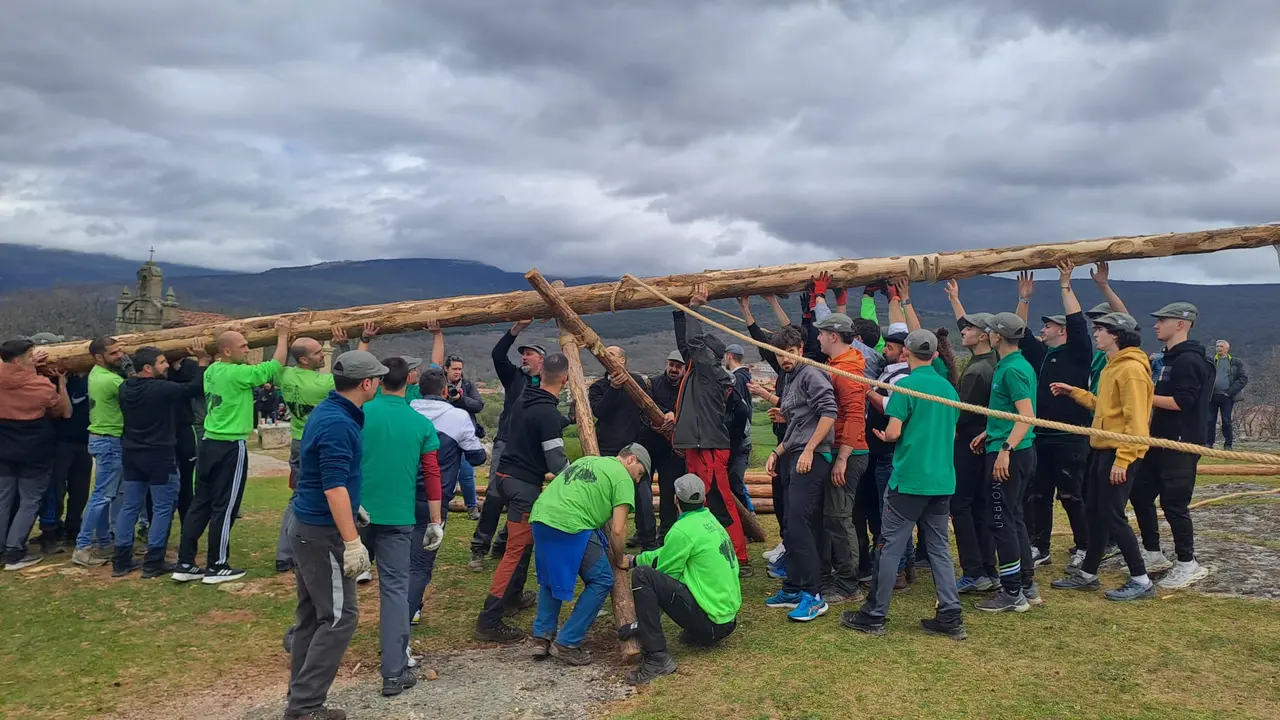 PINGADA DEL MAYO EN COVALEDA 2024 (1)