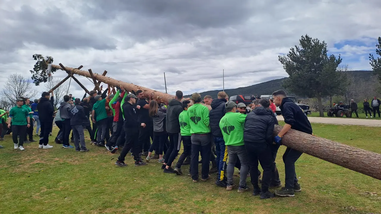 PINGADA DEL MAYO EN COVALEDA 2024 (3)