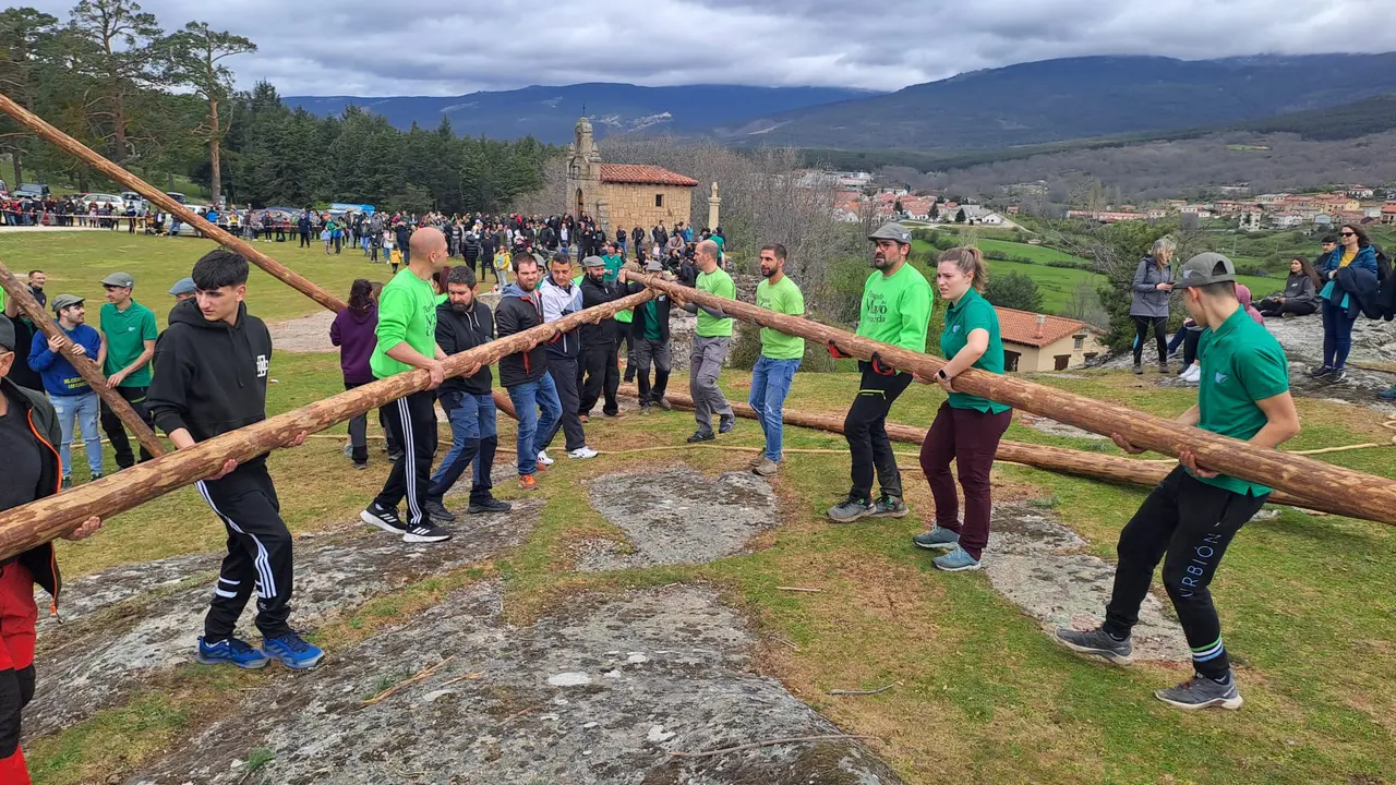 PINGADA DEL MAYO EN COVALEDA 2024 (8)