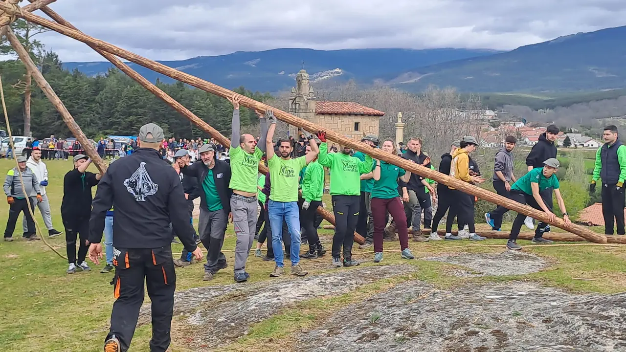 PINGADA DEL MAYO EN COVALEDA 2024 (9)