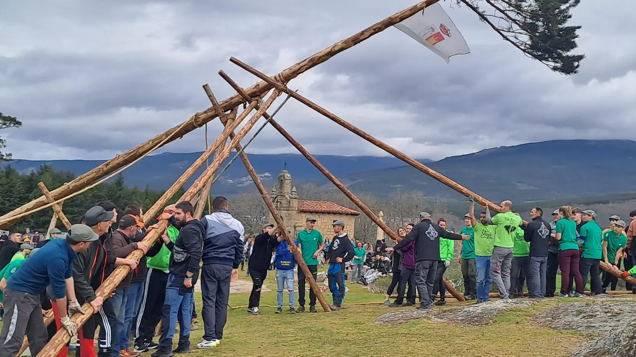 PINGADA DEL MAYO EN COVALEDA 2024 (10)