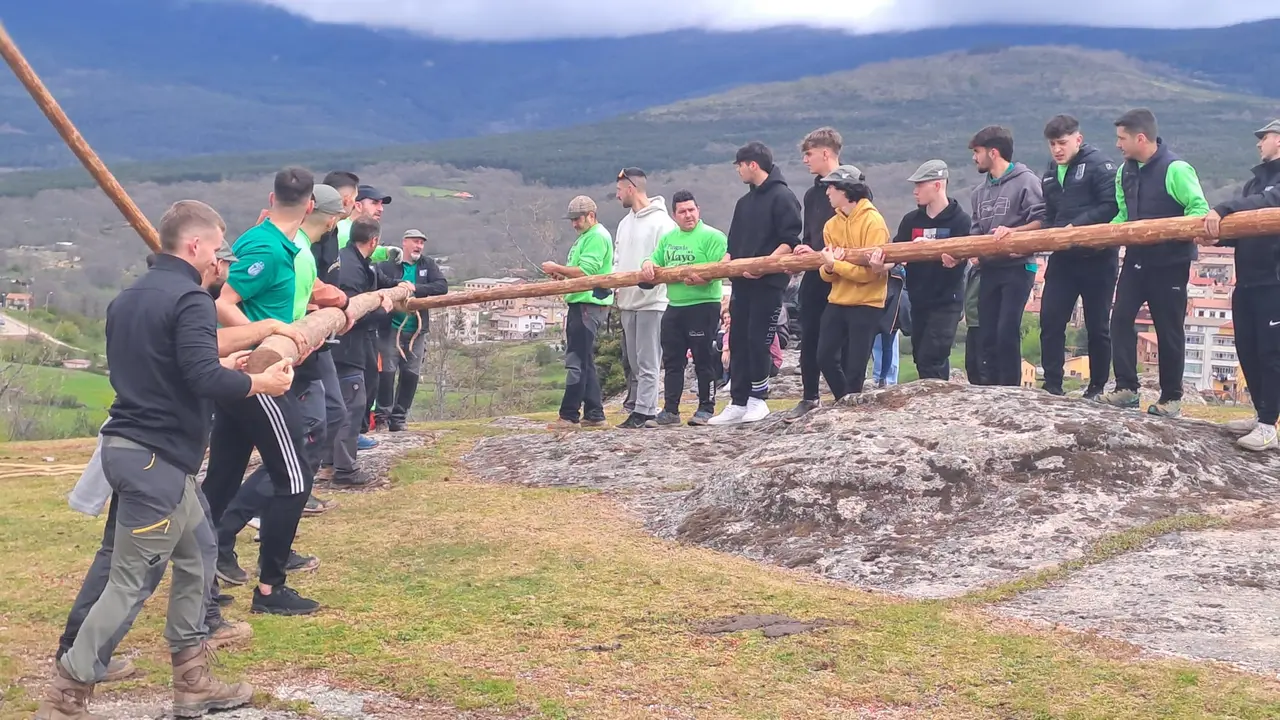 PINGADA DEL MAYO EN COVALEDA 2024 (13)