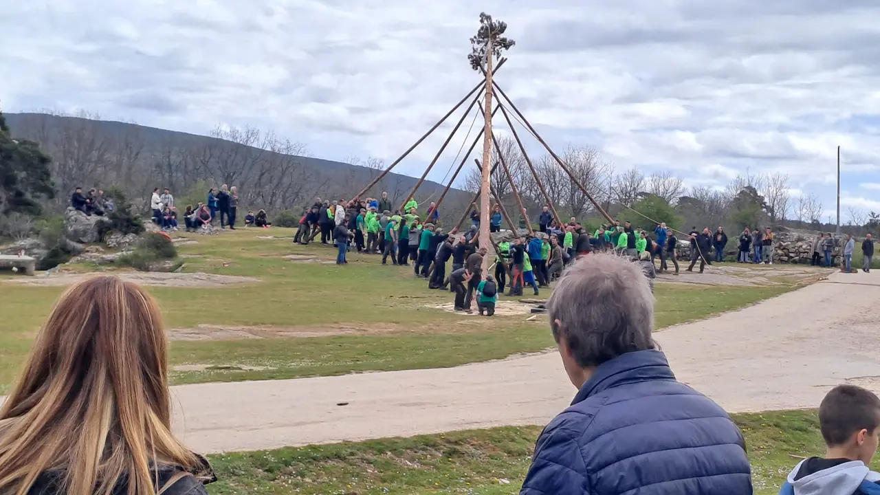 PINGADA DEL MAYO EN COVALEDA 2024 (18)