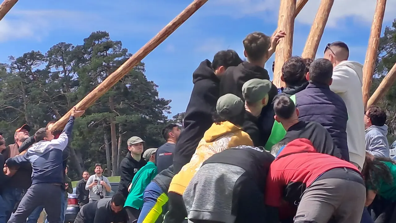 PINGADA DEL MAYO EN COVALEDA 2024 (32)