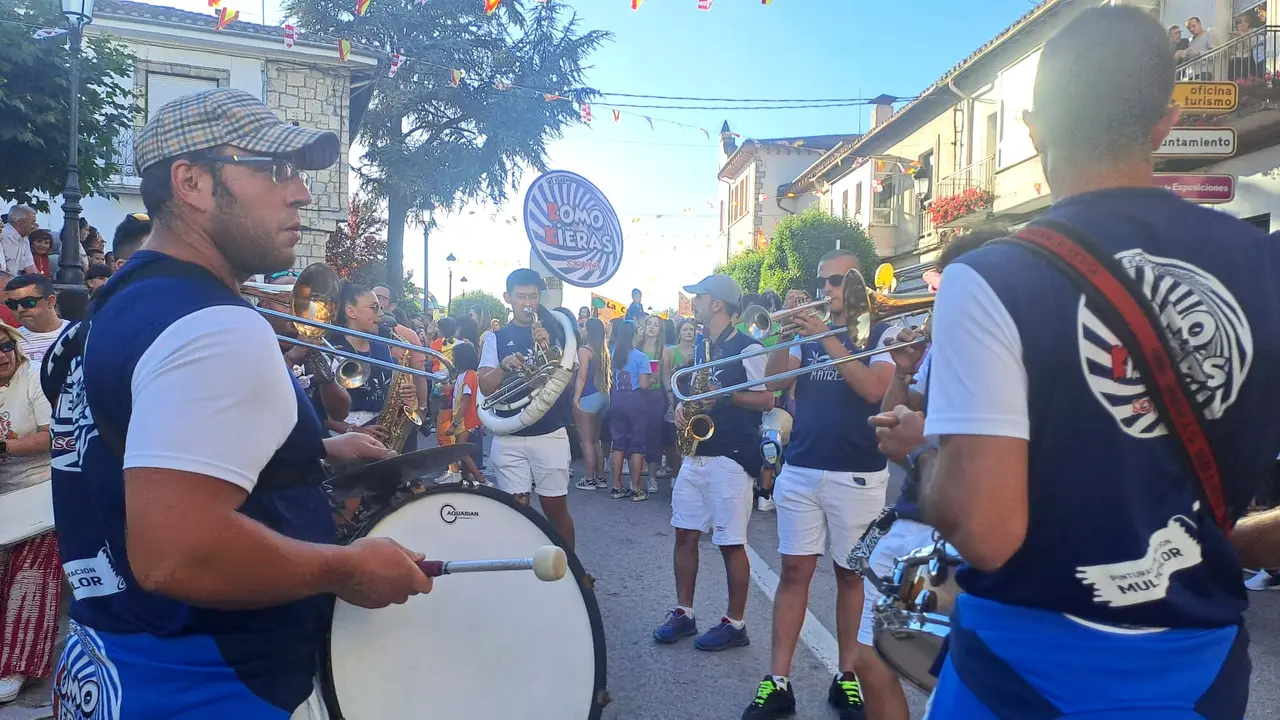 CARROZAS DE LAS FIESTAS (33)