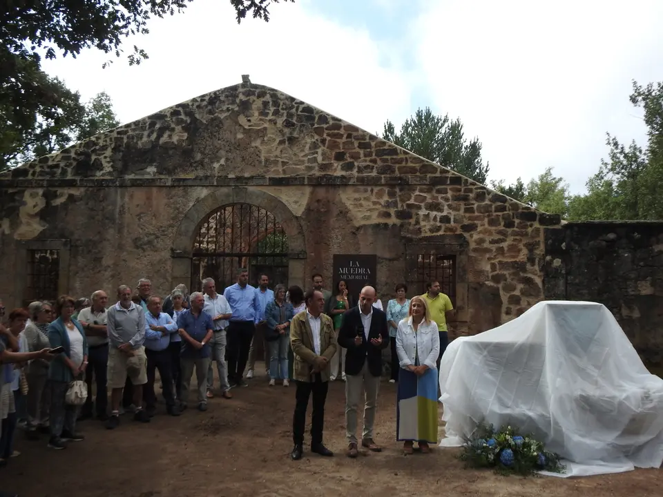 HOMENAJE EN LA MUEDRA (7)