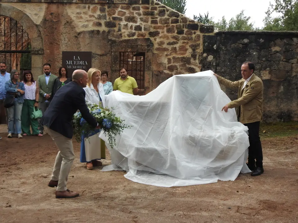 HOMENAJE EN LA MUEDRA (10)