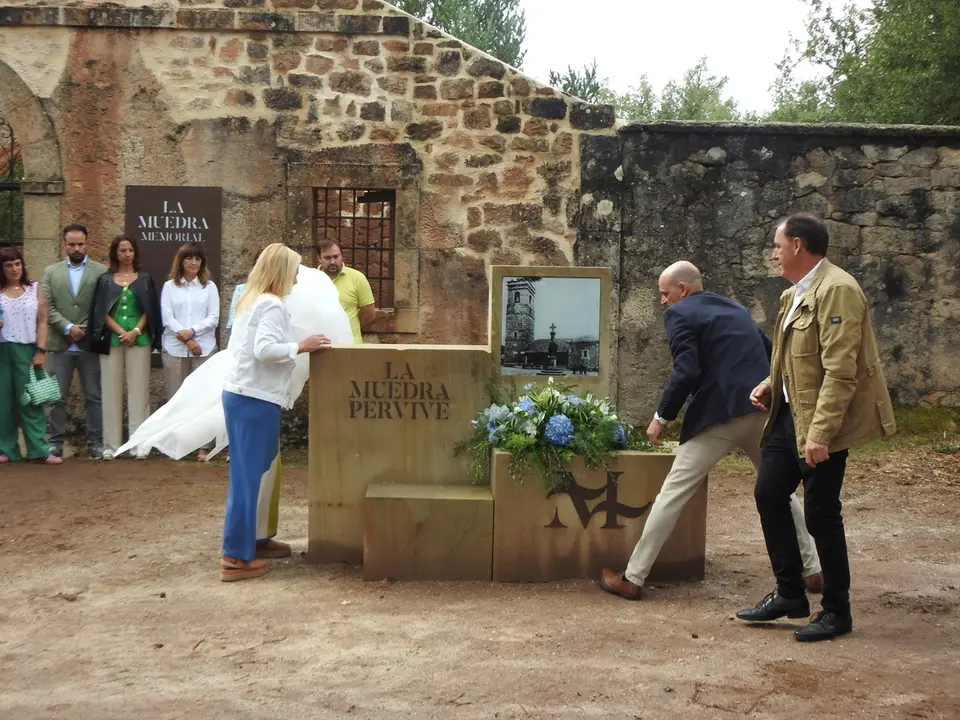 HOMENAJE EN LA MUEDRA (12)