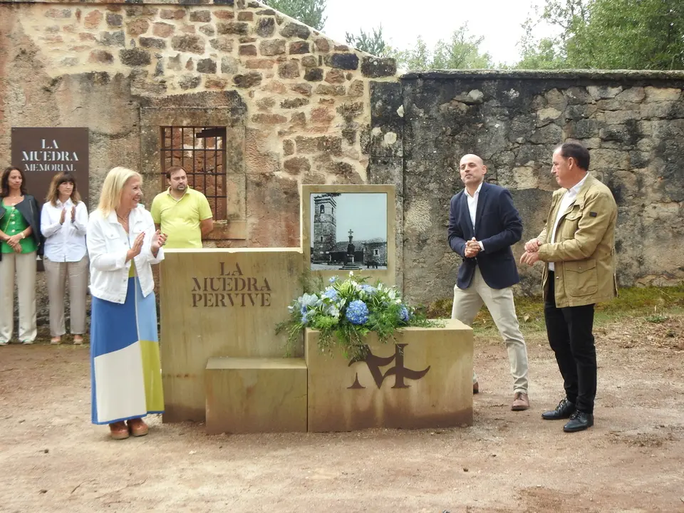 HOMENAJE EN LA MUEDRA (15)