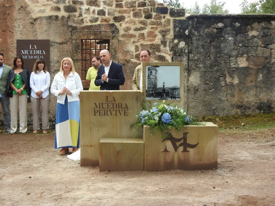 HOMENAJE EN LA MUEDRA (16)