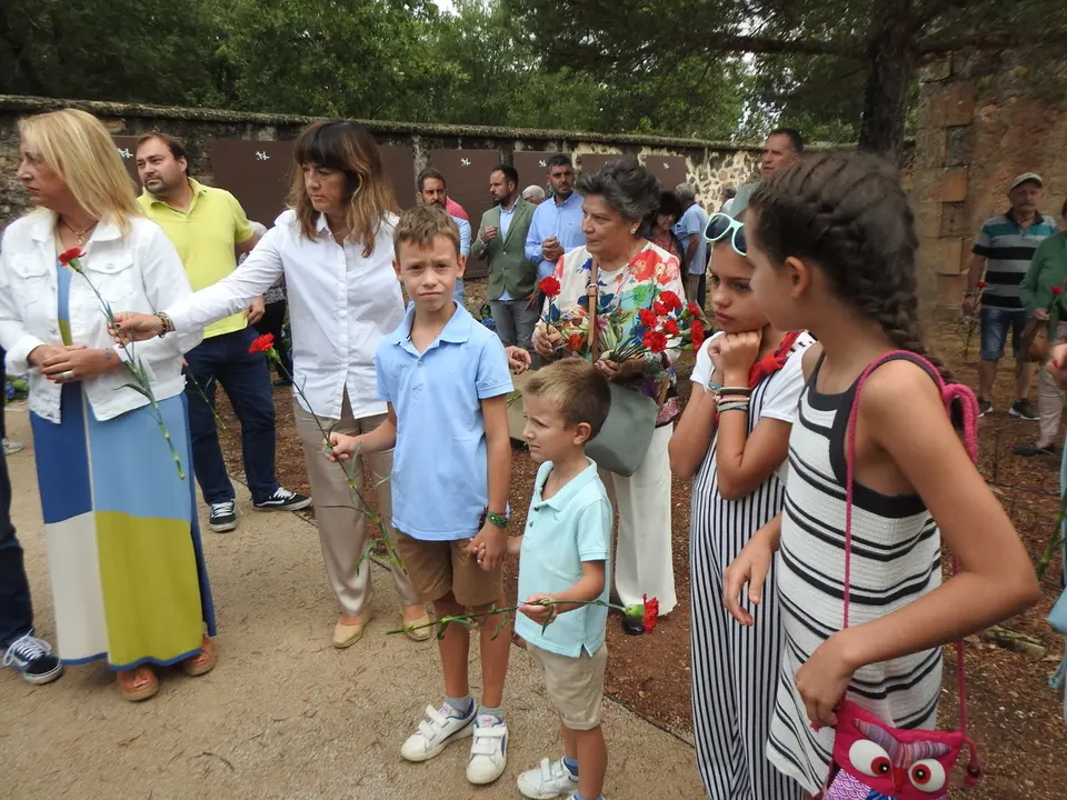 HOMENAJE EN LA MUEDRA (39)