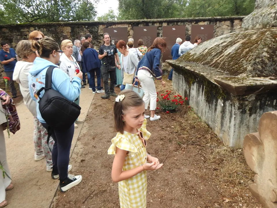 HOMENAJE EN LA MUEDRA (40)