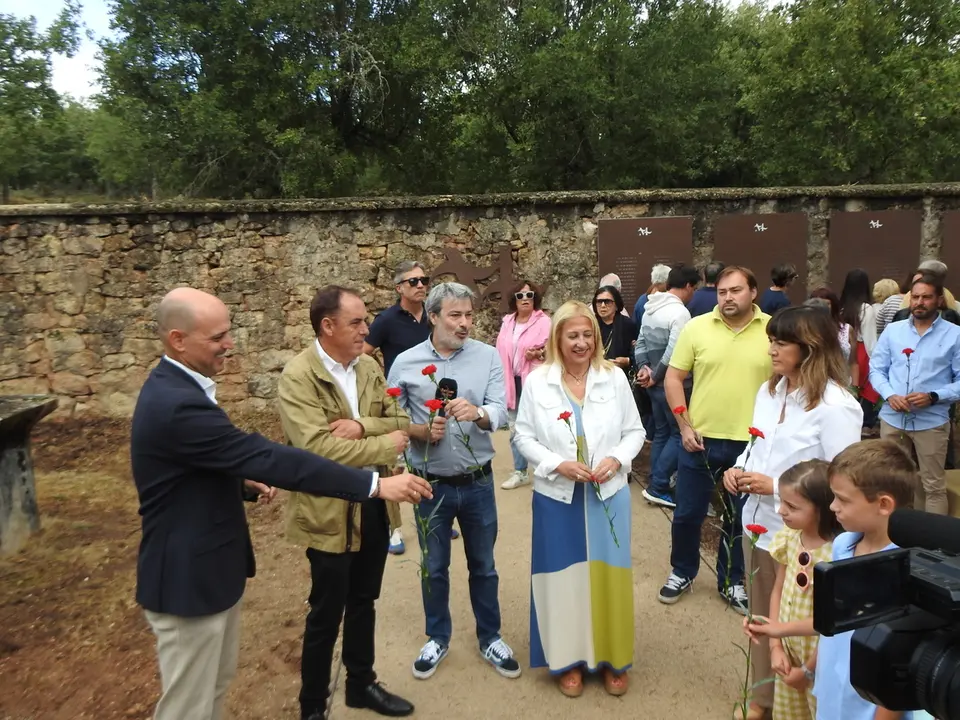 HOMENAJE EN LA MUEDRA (42)