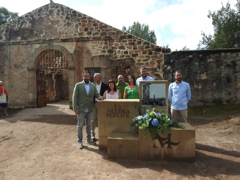 HOMENAJE EN LA MUEDRA (50)