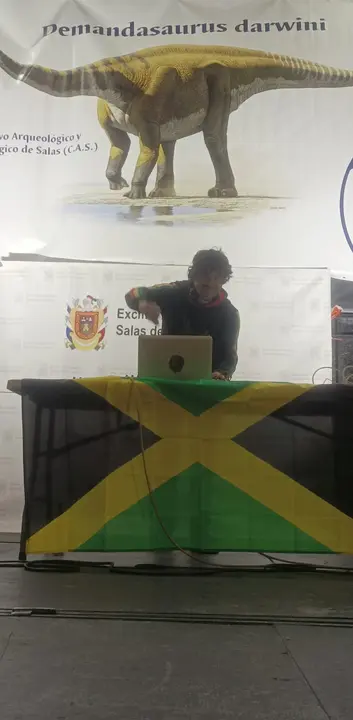 DEMANDASAURUS EN SALAS (13)