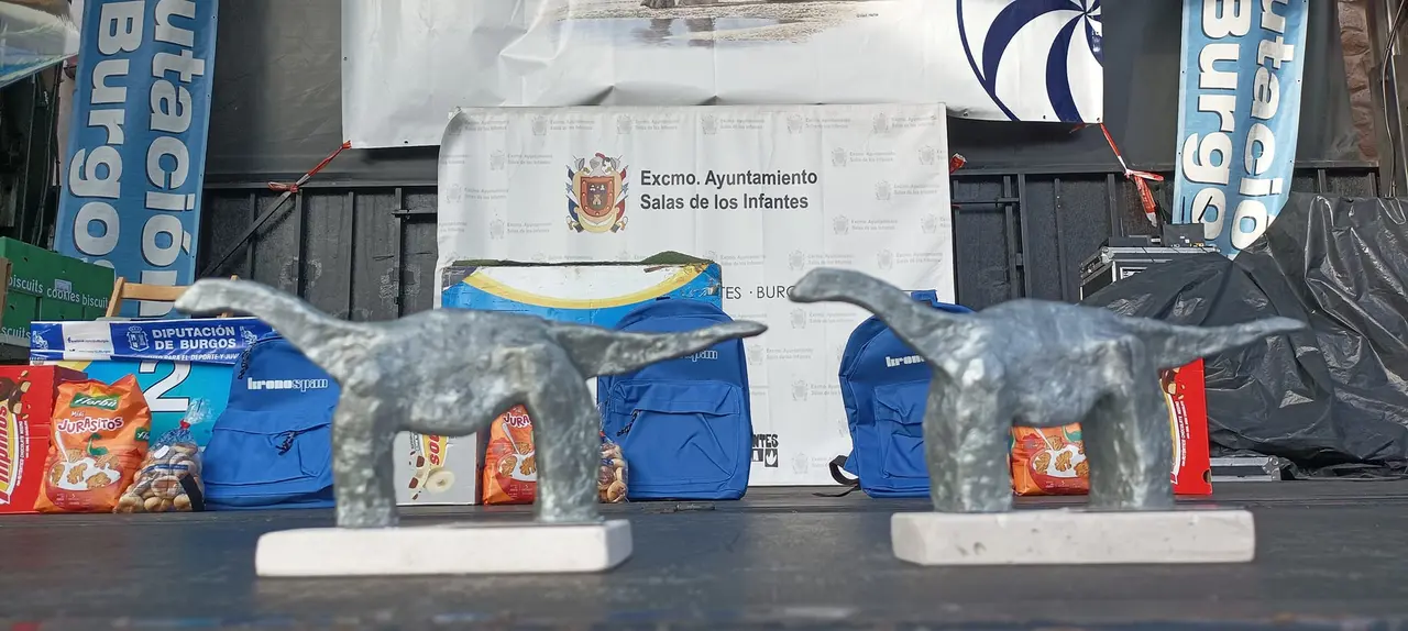 DEMANDASAURUS EN SALAS (15)