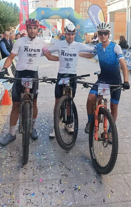 DEMANDASAURUS EN SALAS (34)