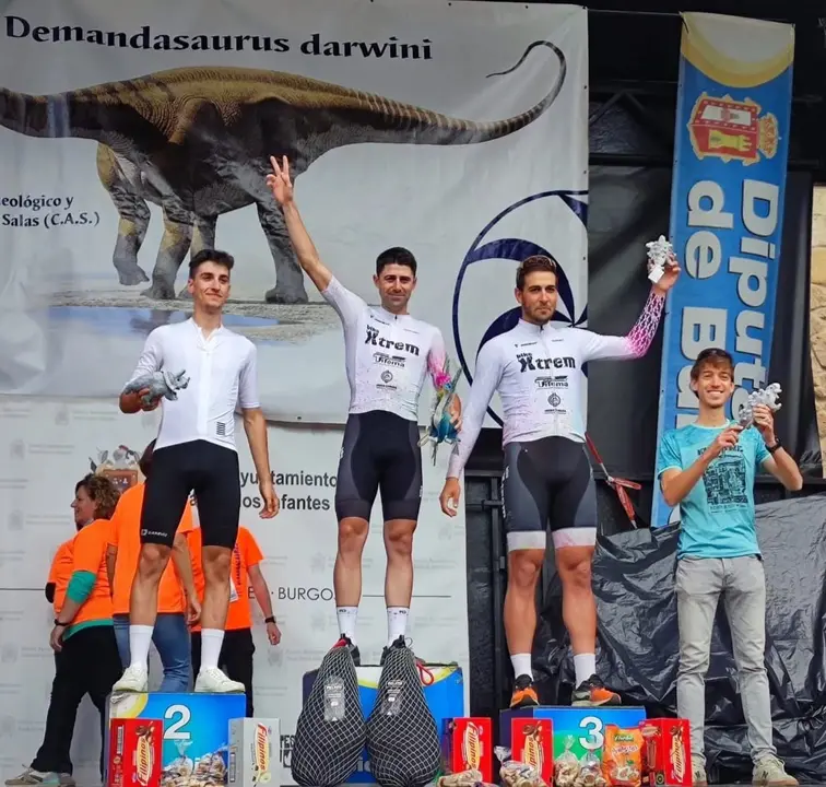 DEMANDASAURUS EN SALAS (38)