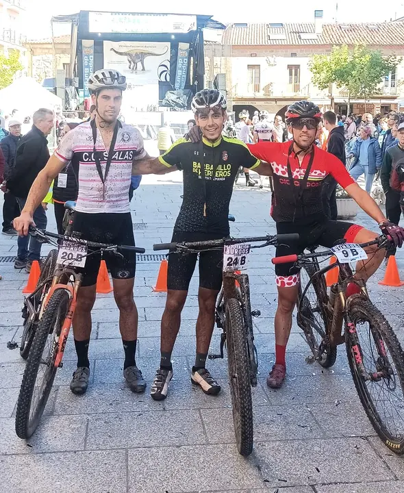 DEMANDASAURUS EN SALAS (50)