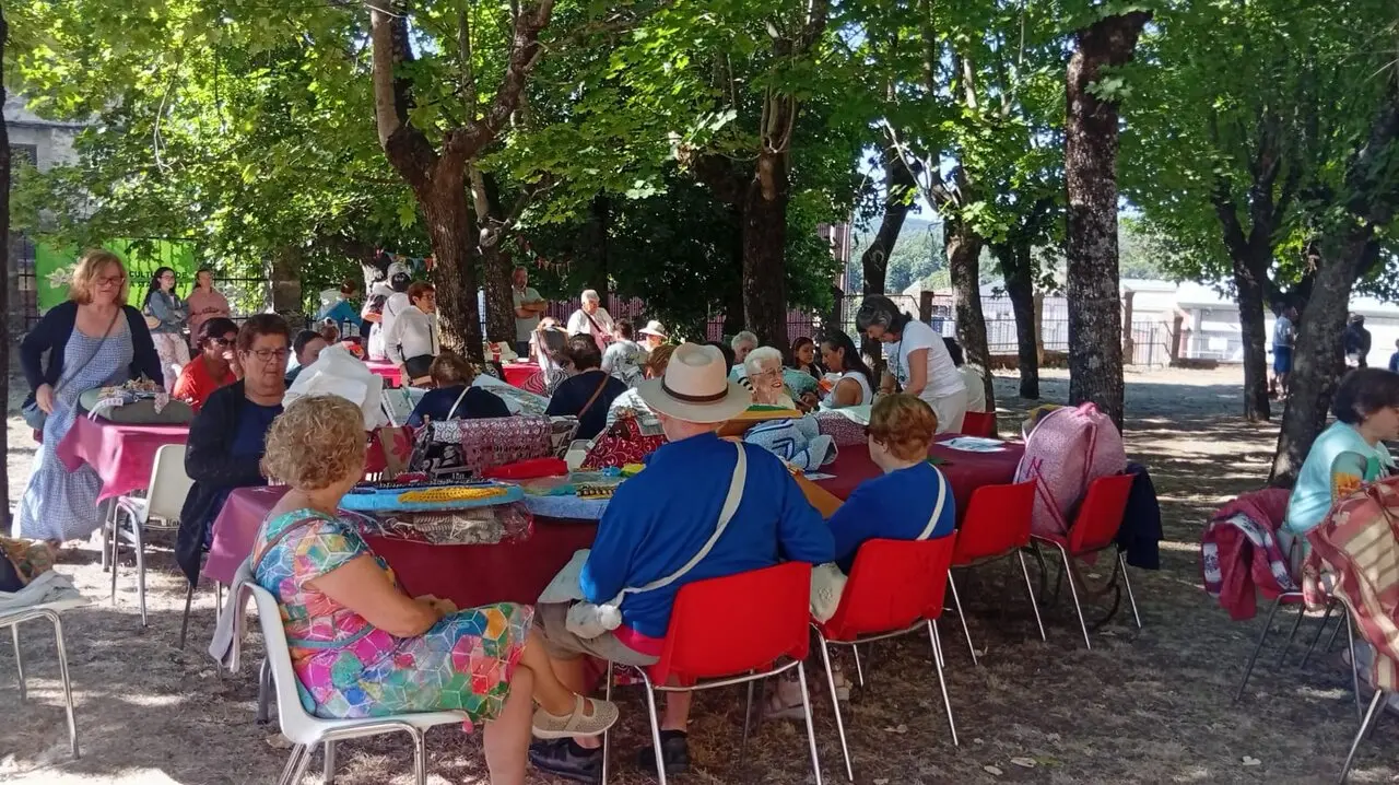 ENCAJERAS DE BOLILLOS EN COVALEDA (2)