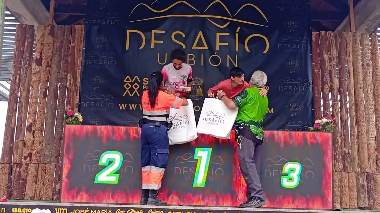 DESAFÍO URBION 2025 ENTREGA DE TROFEOS (2)