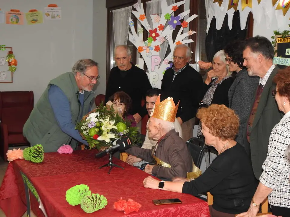 TOMAS DE LA MAZA 100 A&Ntilde;OS (22)