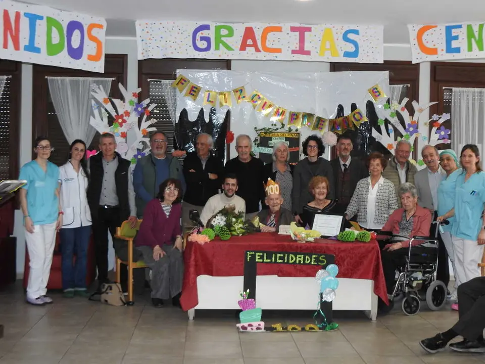 TOMAS DE LA MAZA 100 A&Ntilde;OS (57)