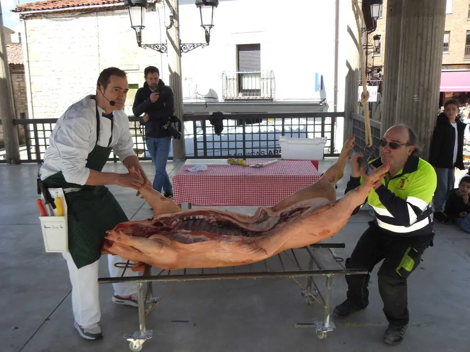 XI FERIA DEL CHORIZO EN COVALEDA (18)