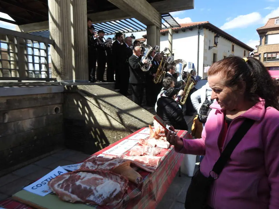 XI FERIA DEL CHORIZO EN COVALEDA (35)