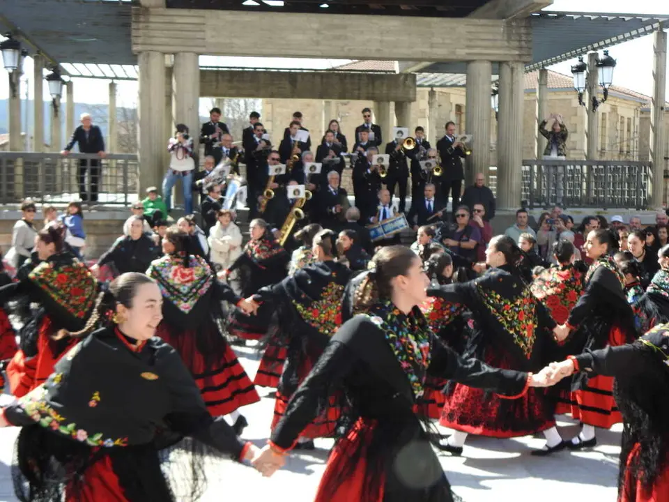 XI FERIA DEL CHORIZO EN COVALEDA (63)