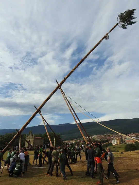 PINGADA DEL MAYO EN COVALEDA (12)