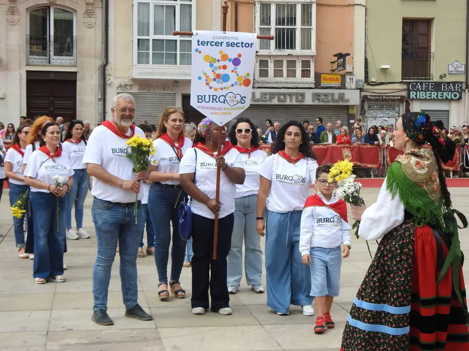 OFRENDA FLORAL BURGOS 29 DE JUNIO (32)