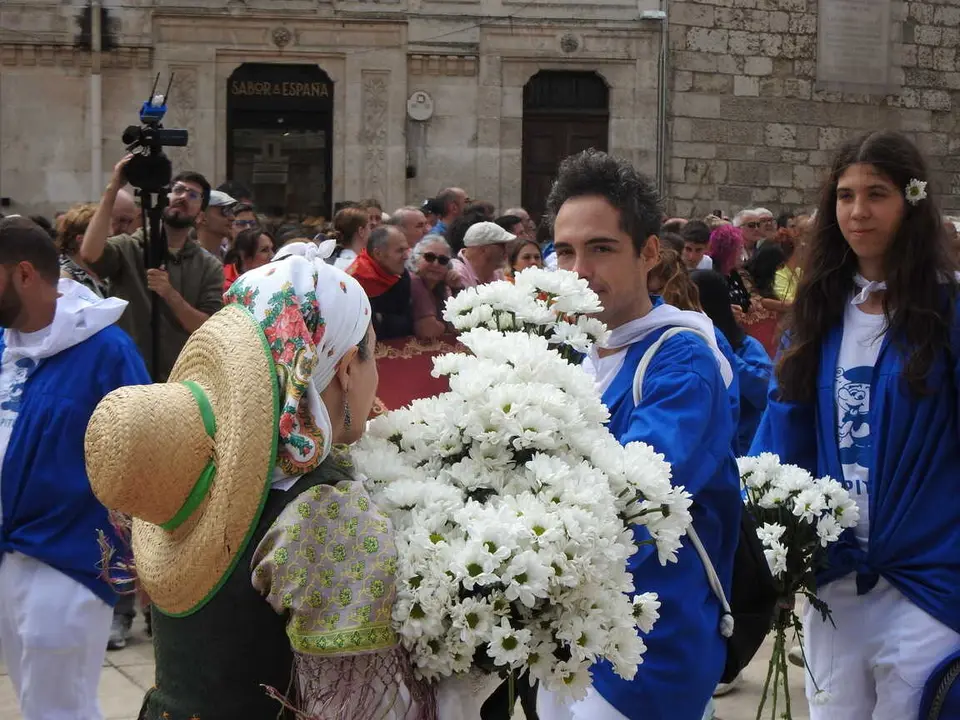 OFRENDA FLORAL BURGOS 29 DE JUNIO (45)