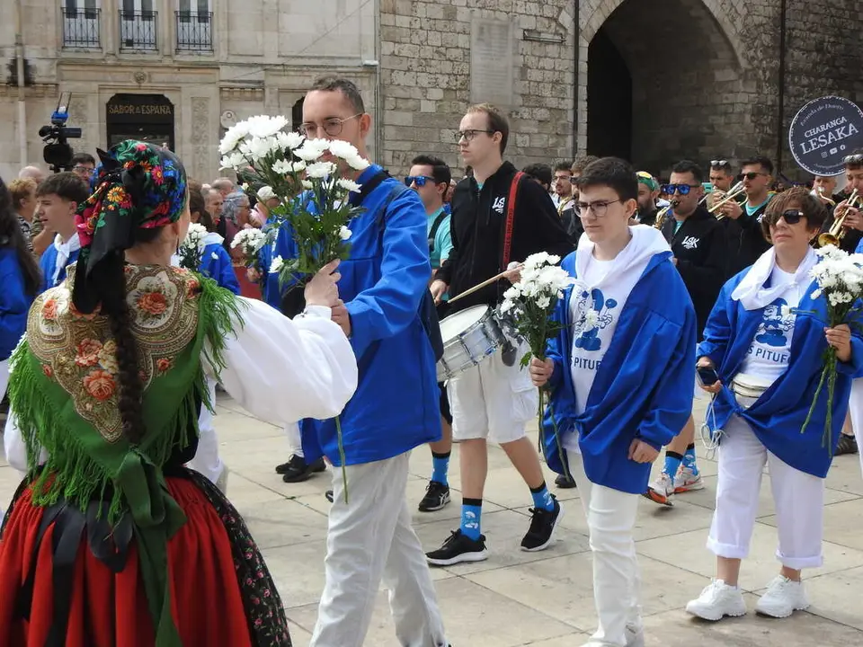 OFRENDA FLORAL BURGOS 29 DE JUNIO (46)