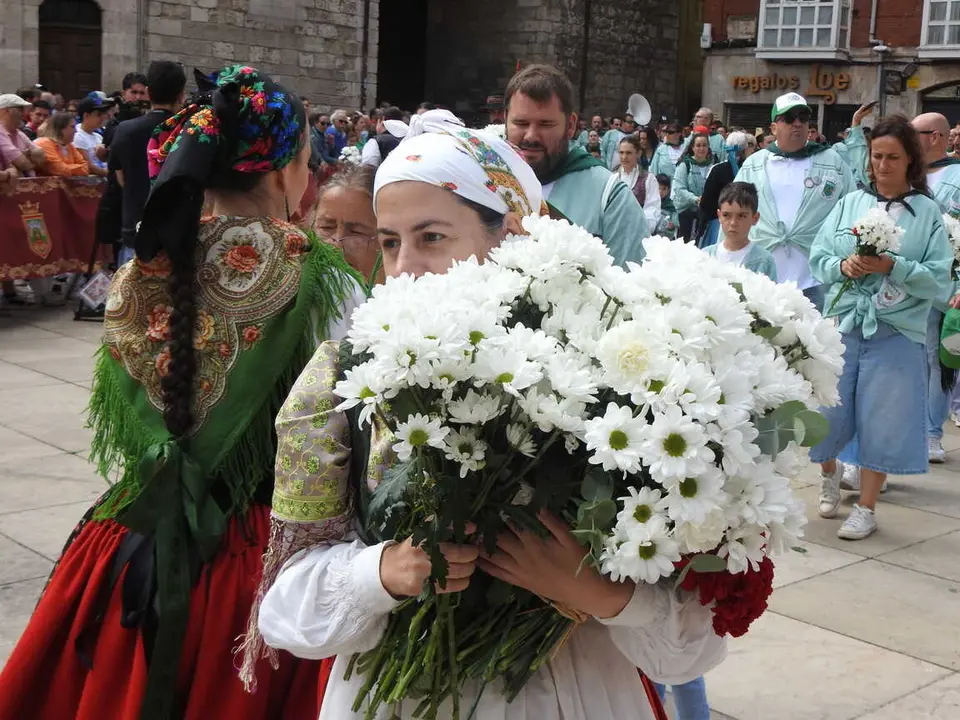 OFRENDA FLORAL BURGOS 29 DE JUNIO (53)