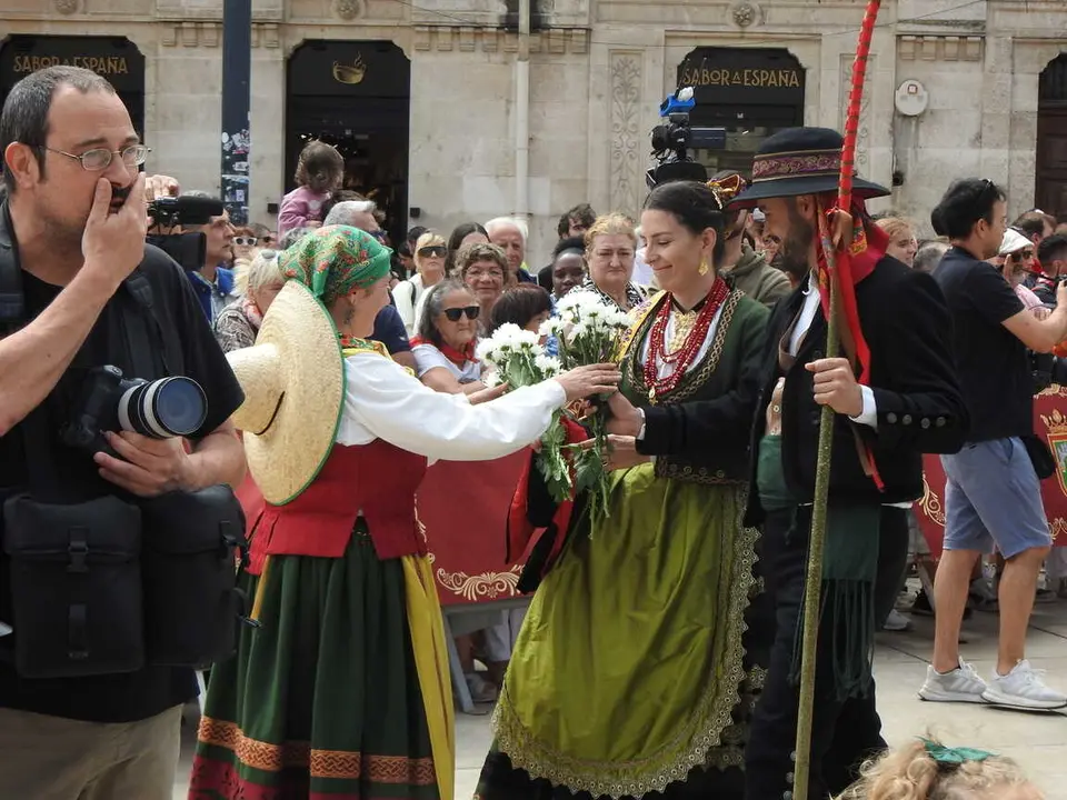 OFRENDA FLORAL BURGOS 29 DE JUNIO (54)