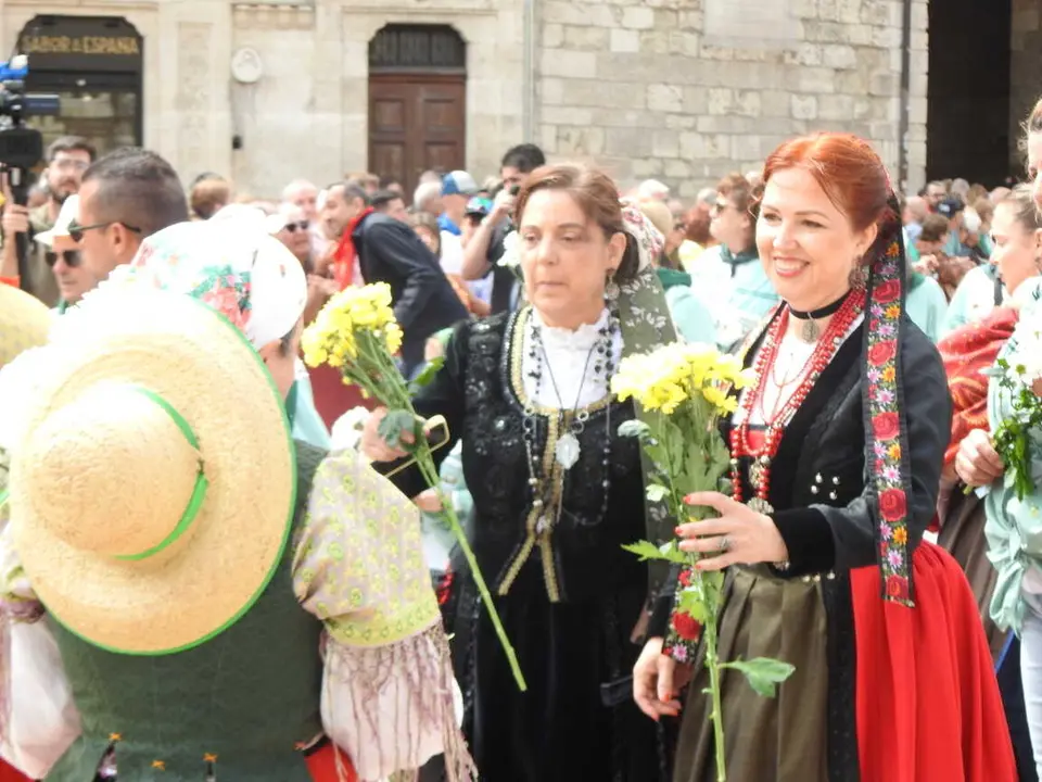 OFRENDA FLORAL BURGOS 29 DE JUNIO (57)