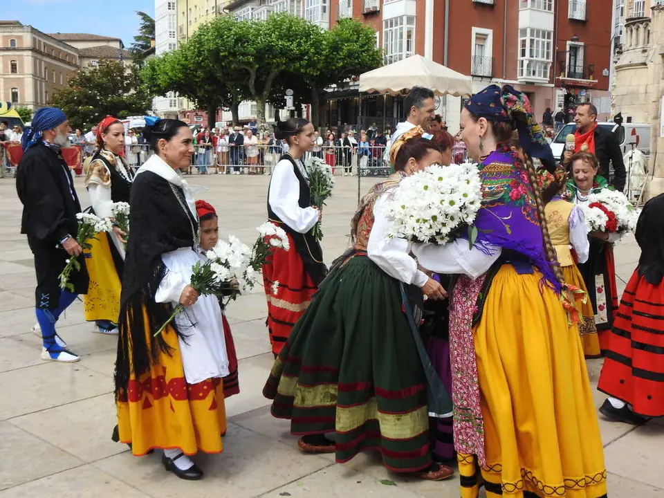 OFRENDA FLORAL BURGOS 29 DE JUNIO (59)