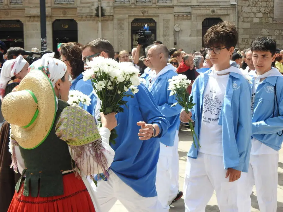 OFRENDA FLORAL BURGOS 29 DE JUNIO (65)
