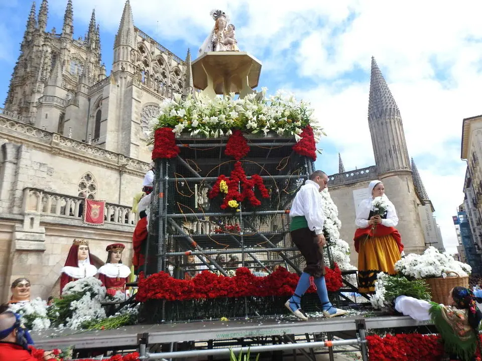 OFRENDA FLORAL BURGOS 29 DE JUNIO (69)