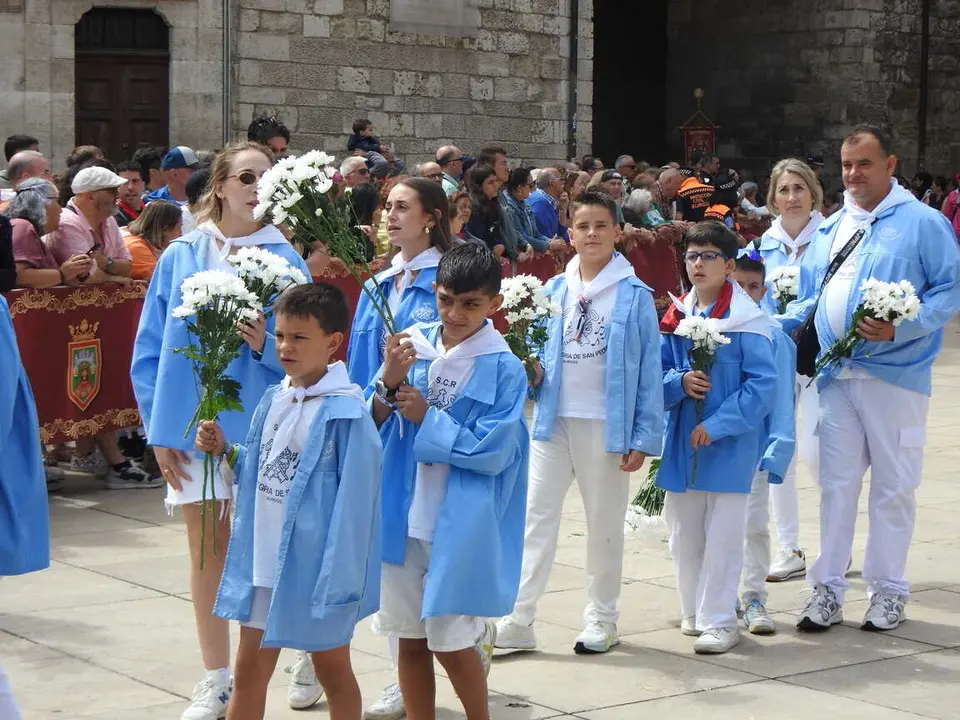 OFRENDA FLORAL BURGOS 29 DE JUNIO (71)