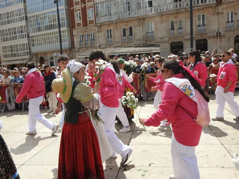 OFRENDA FLORAL BURGOS 29 DE JUNIO (79)