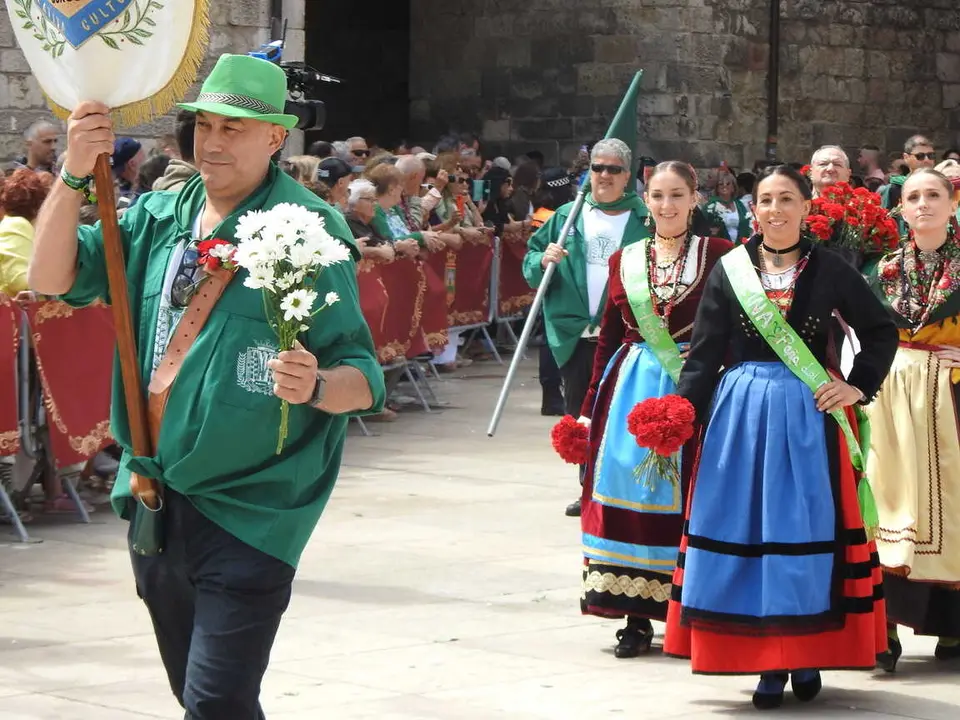 OFRENDA FLORAL BURGOS 29 DE JUNIO (81)