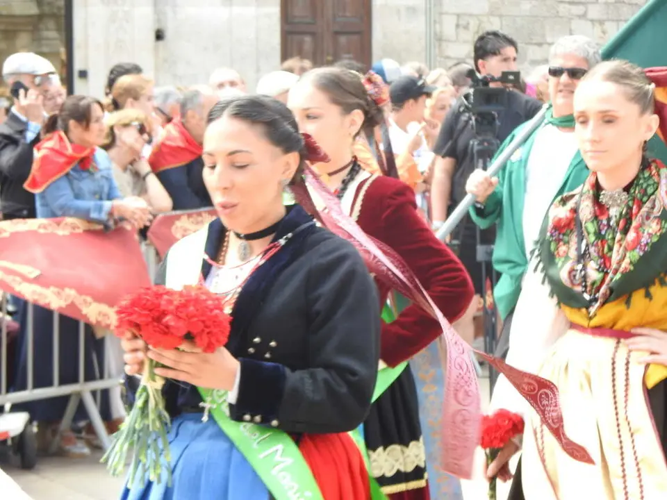 OFRENDA FLORAL BURGOS 29 DE JUNIO (82)
