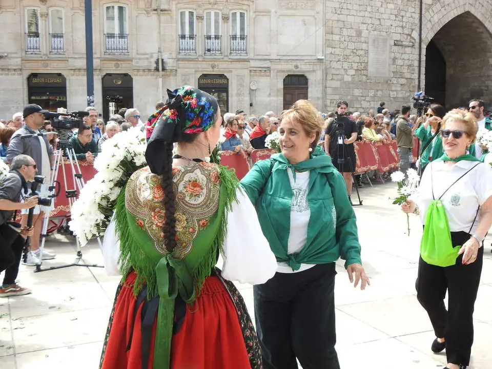 OFRENDA FLORAL BURGOS 29 DE JUNIO (85)
