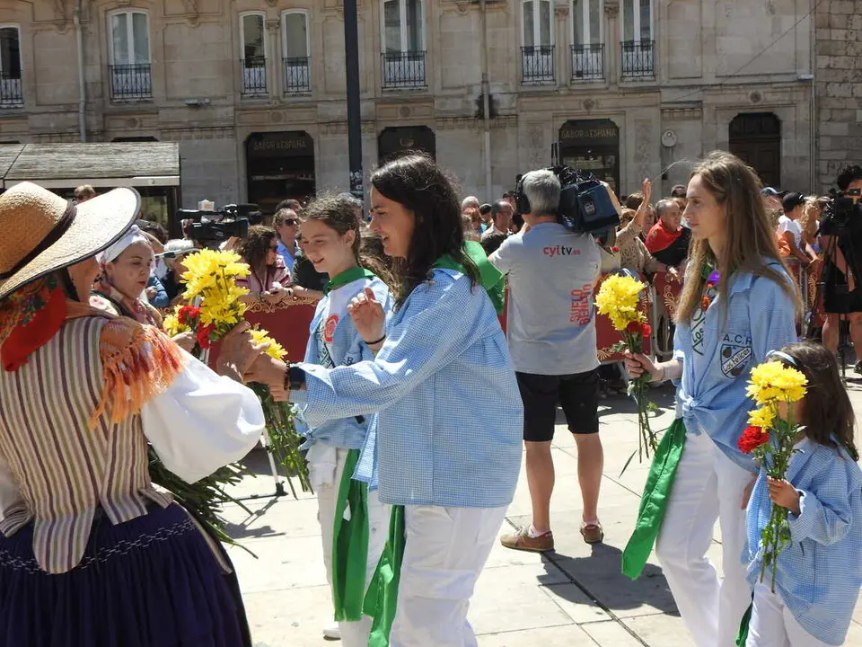 OFRENDA FLORAL BURGOS 29 DE JUNIO (94)