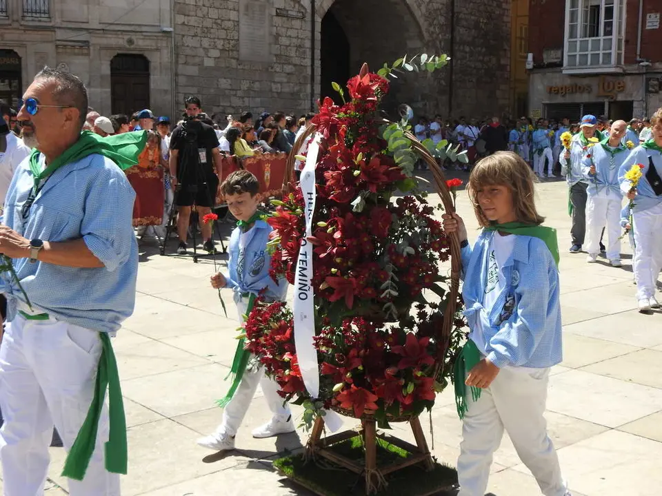 OFRENDA FLORAL BURGOS 29 DE JUNIO (95)
