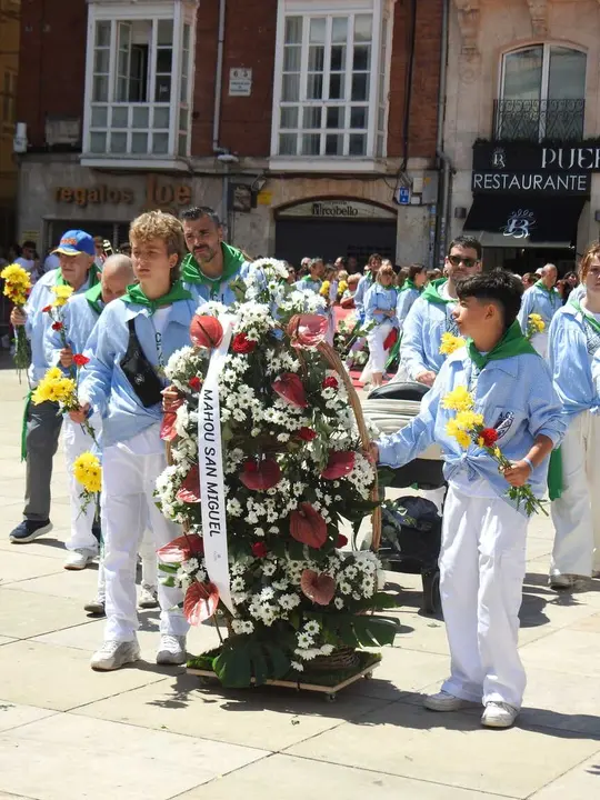 OFRENDA FLORAL BURGOS 29 DE JUNIO (96)